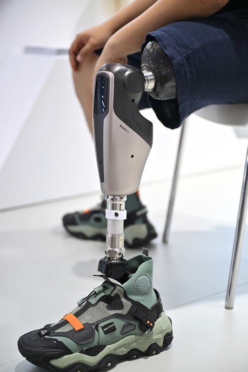 新華全媒 國產科技產品亮相消博會 2